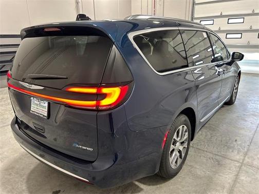 2025 Chrysler Pacifica Hybrid Pinnacle