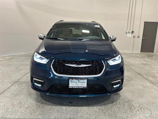 2025 Chrysler Pacifica Hybrid Pinnacle