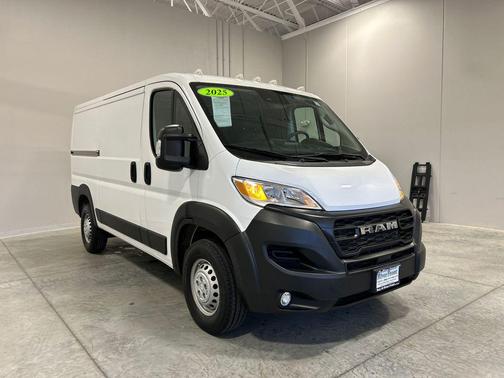 Bright White Clearcoat 2025 RAM ProMaster 2500 Tradesman