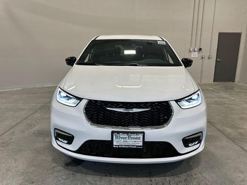 Bright White Clearcoat 2026 Chrysler Pacifica L