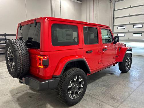 Firecracker Red Clearcoat 2025 Jeep Wrangler 4-Door Sahara 4x4