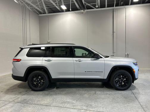 Silver Zynith 2026 Jeep Grand Cherokee L Altitude