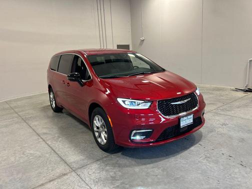 Red Hot Pearlcoat 2026 Chrysler Pacifica L