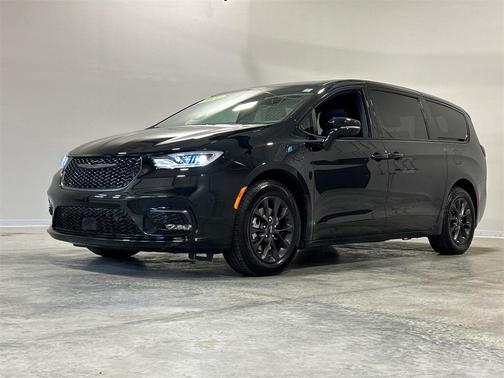 2024 Chrysler Pacifica Hybrid Select