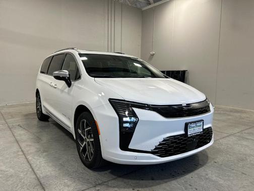 Bright White Clearcoat 2027 Chrysler Pacifica Pinnacle AWD