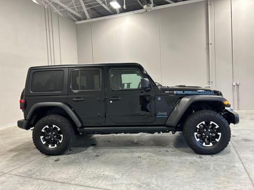 Black Clearcoat 2025 Jeep Wrangler 4xe Rubicon