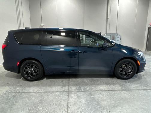2022 Chrysler Pacifica Hybrid Limited