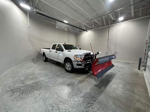 Bright White Clearcoat 2024 RAM 2500 Tradesman Crew Cab 4x4 8' Box