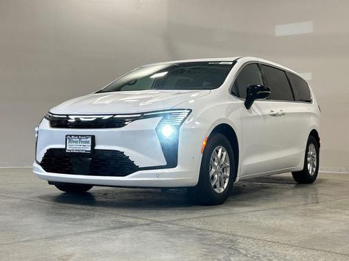 Bright White Clearcoat 2027 Chrysler Pacifica L