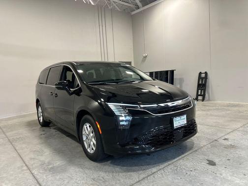 Diamond Black Crystal Pearlcoat 2027 Chrysler Pacifica L