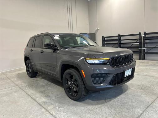 2025 Jeep Grand Cherokee Laredo