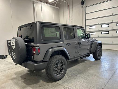 Granite Crystal Metallic Clearcoat 2026 Jeep Wrangler Sport S