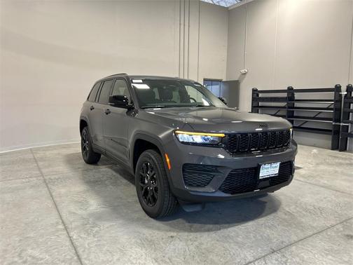 2025 Jeep Grand Cherokee Laredo