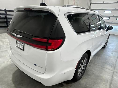 2025 Chrysler Pacifica Hybrid Pinnacle