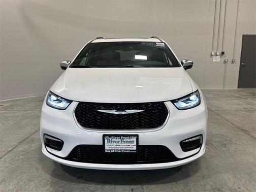 2025 Chrysler Pacifica Hybrid Pinnacle