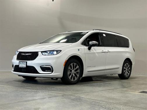 2025 Chrysler Pacifica Hybrid Pinnacle