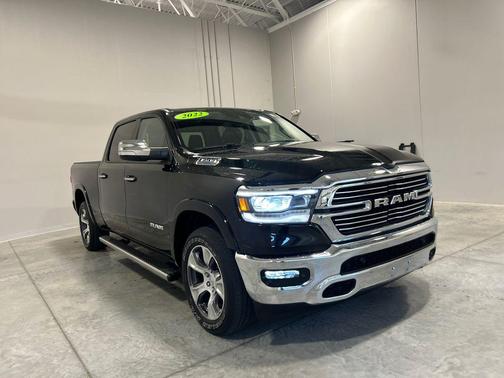 Diamond Black Crystal Pearlcoat 2022 RAM 1500 Laramie
