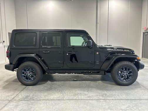 Black Clearcoat 2026 Jeep Wrangler 85th Anniversary