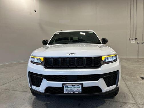 Bright White Clearcoat 2026 Jeep Grand Cherokee L Altitude