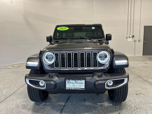 Granite Crystal Metallic Clearcoat 2025 Jeep Wrangler 4xe Sahara