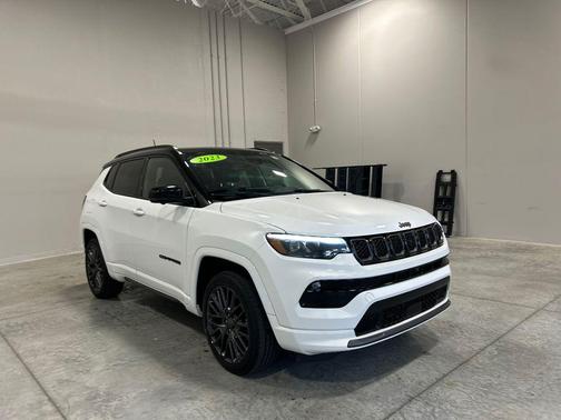 Bright White Clearcoat 2023 Jeep Compass High Altitude