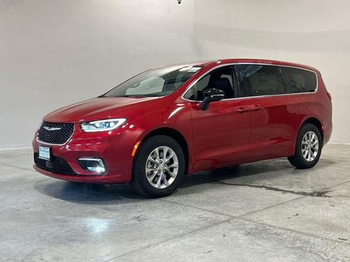Red Hot Pearlcoat 2026 Chrysler Pacifica L