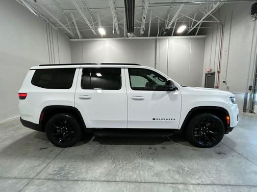 Bright White Clearcoat 2023 Jeep Wagoneer Series I 4x4