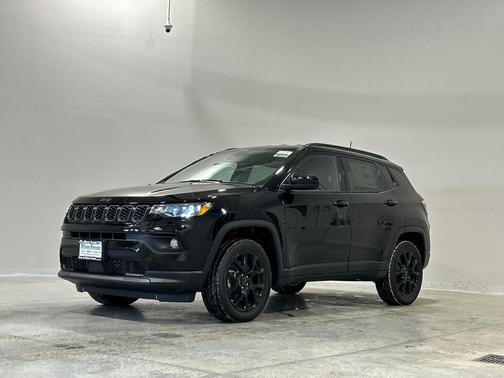Diamond Black Crystal Pearlcoat 2026 Jeep Compass Latitude
