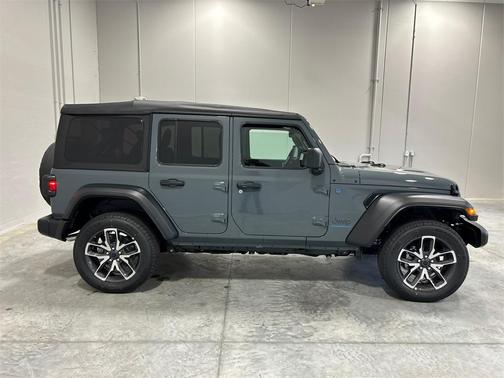 2025 Jeep Wrangler 4xe Sport