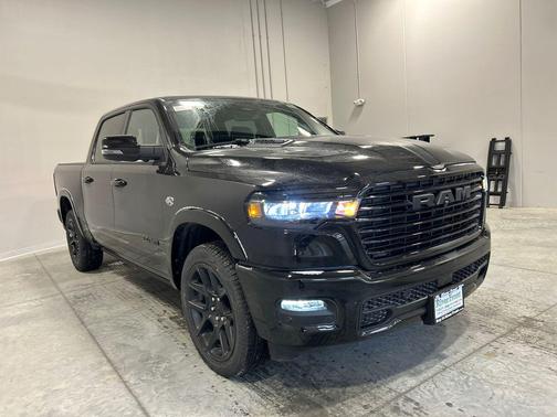 Diamond Black Crystal Pearlcoat 2026 RAM 1500 Laramie