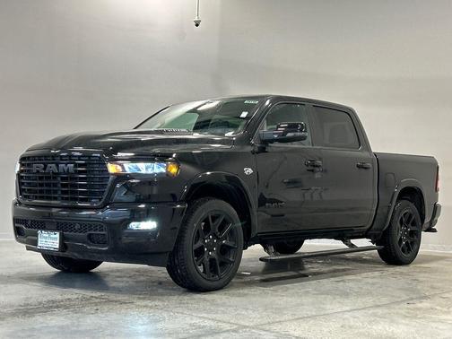 Diamond Black Crystal Pearlcoat 2026 RAM 1500 Laramie