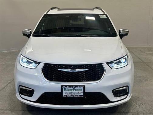 2025 Chrysler Pacifica Hybrid Pinnacle