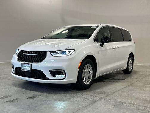 Bright White Clearcoat 2026 Chrysler Pacifica L