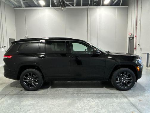 Diamond Black Crystal Pearlcoat 2026 Jeep Grand Cherokee L Limited