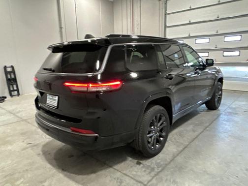Diamond Black Crystal Pearlcoat 2026 Jeep Grand Cherokee L Limited