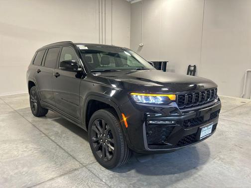 Diamond Black Crystal Pearlcoat 2026 Jeep Grand Cherokee L Limited