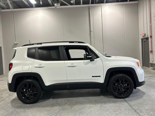 Alpine White Clearcoat 2022 Jeep Renegade Altitude