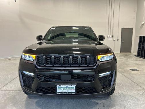 Diamond Black Crystal Pearlcoat 2026 Jeep Grand Cherokee 85th Anniversary Edition
