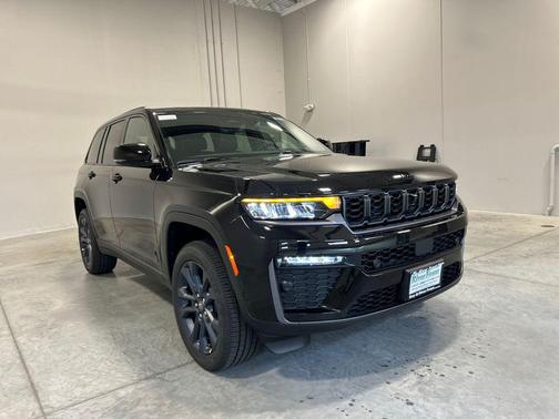 Diamond Black Crystal Pearlcoat 2026 Jeep Grand Cherokee 85th Anniversary Edition