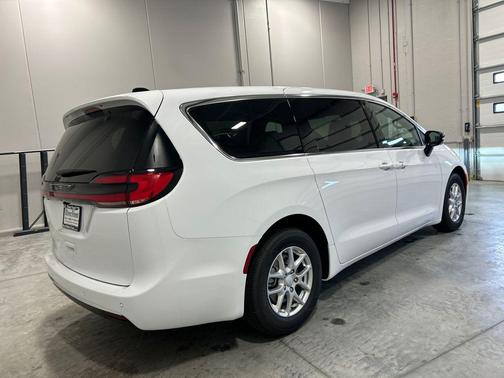 Pw7 2027 Chrysler Pacifica L