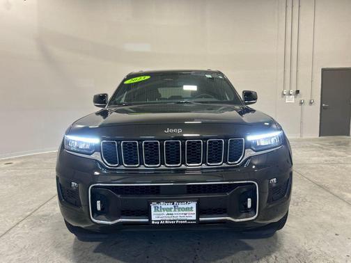 Rocky Mountain Pearlcoat 2023 Jeep Grand Cherokee Overland