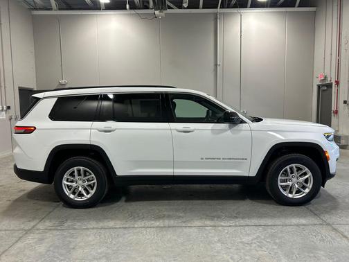 Bright White Clearcoat 2026 Jeep Grand Cherokee L Altitude