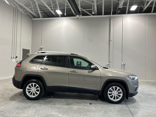 Light Brownstone Pearlcoat 2021 Jeep Cherokee Latitude