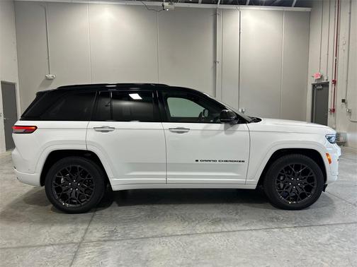 2025 Jeep Grand Cherokee Summit