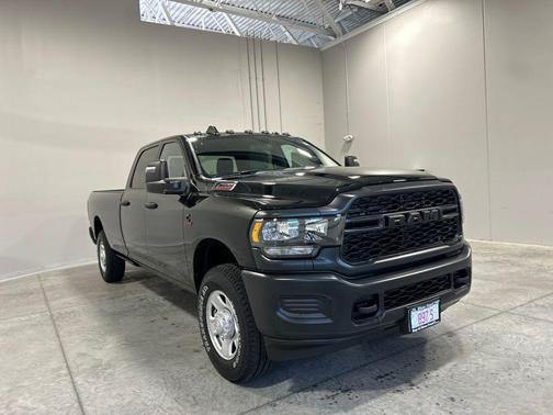Diamond Black Crystal Pearlcoat 2024 RAM 2500 Tradesman Crew Cab 4x4 8' Box