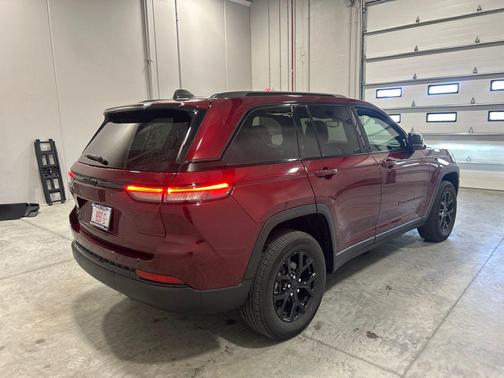 Velvet Red Pearlcoat 2024 Jeep Grand Cherokee Altitude