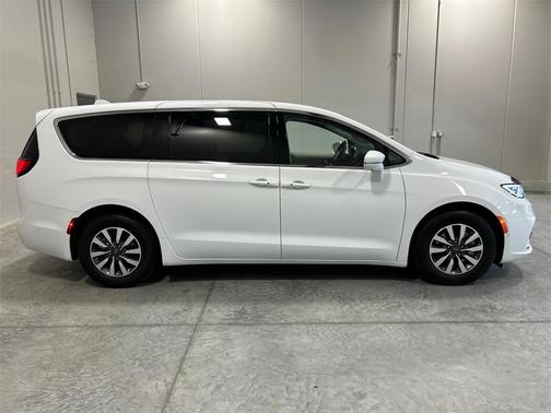 2022 Chrysler Pacifica Hybrid Touring L