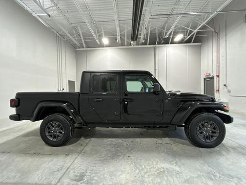 Black Clearcoat 2026 Jeep Gladiator Sport S