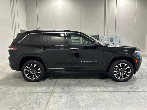 2022 Jeep Grand Cherokee Overland