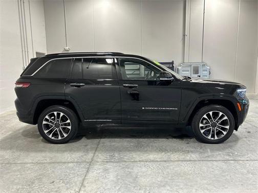2022 Jeep Grand Cherokee Overland